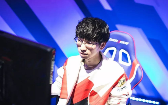 球星琼斯回 球星琼斯回